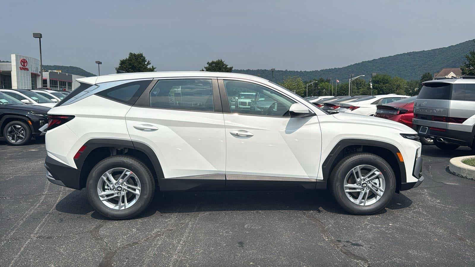 2026 Hyundai TUCSON SE