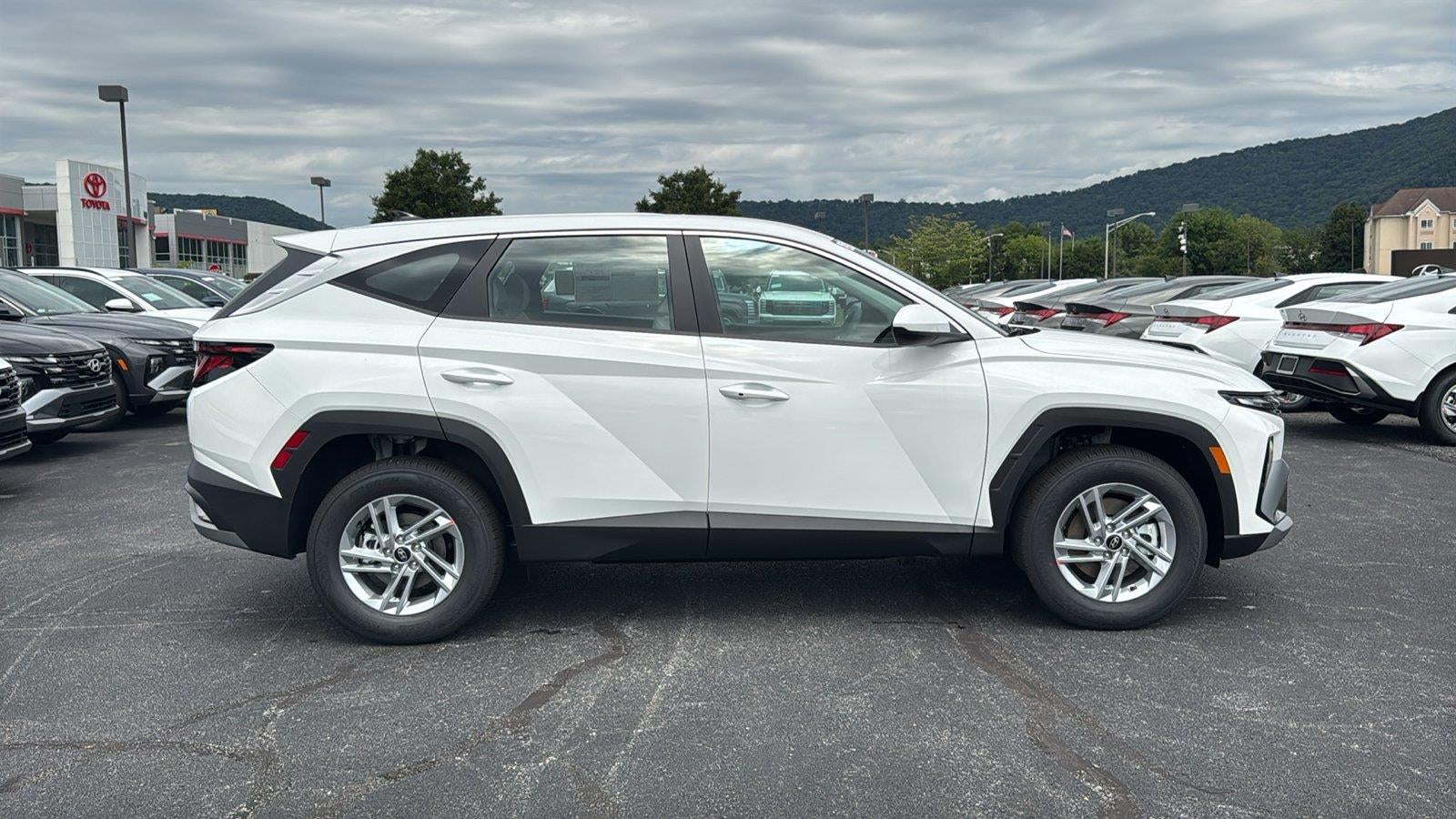 2026 Hyundai TUCSON SE