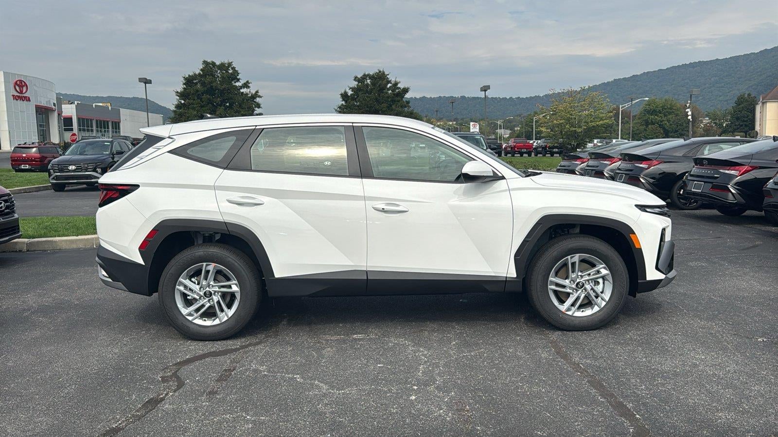 2026 Hyundai TUCSON SE