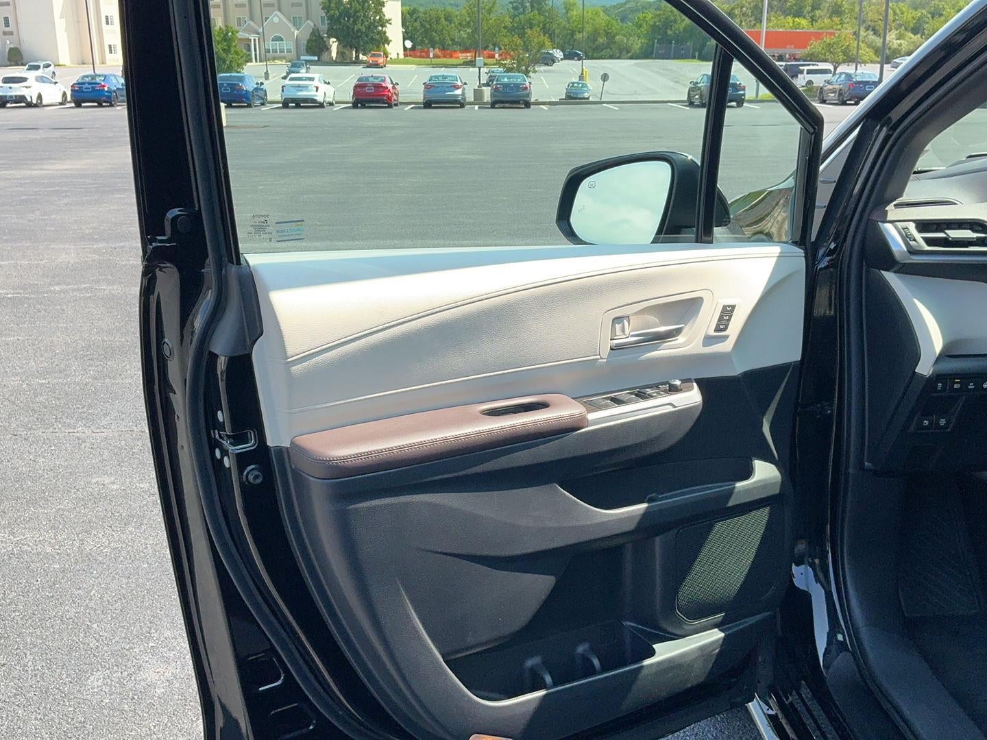 2023 Toyota Sienna Platinum 7-Passenger