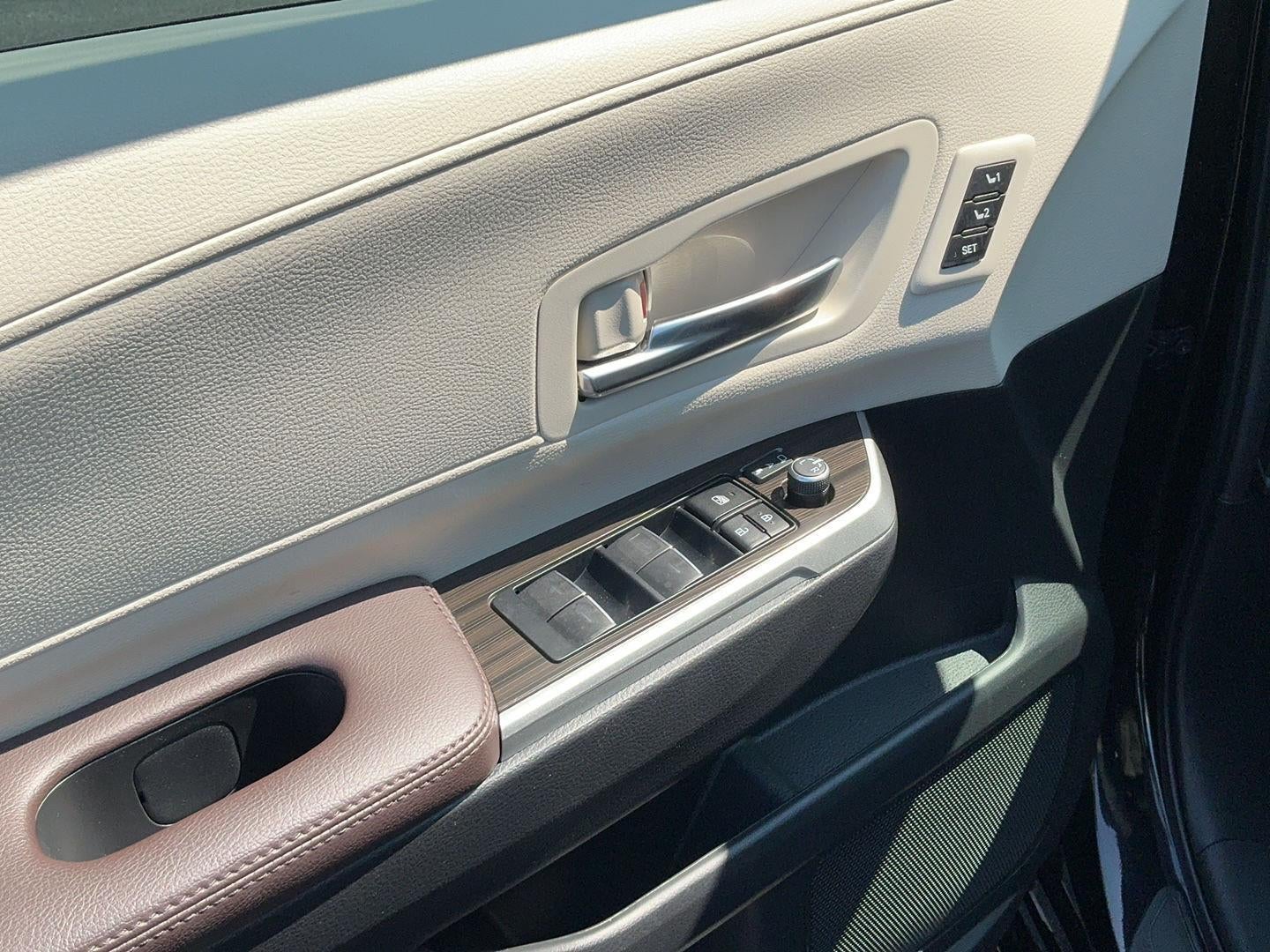 2023 Toyota Sienna Platinum 7-Passenger