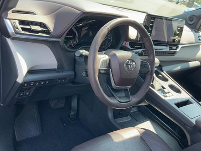 2023 Toyota Sienna Platinum 7-Passenger