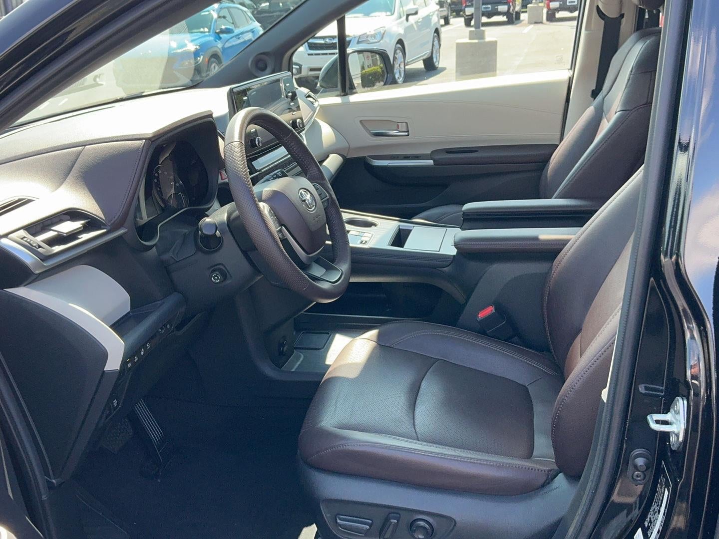 2023 Toyota Sienna Platinum 7-Passenger