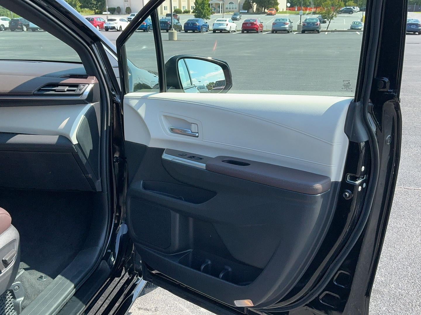 2023 Toyota Sienna Platinum 7-Passenger