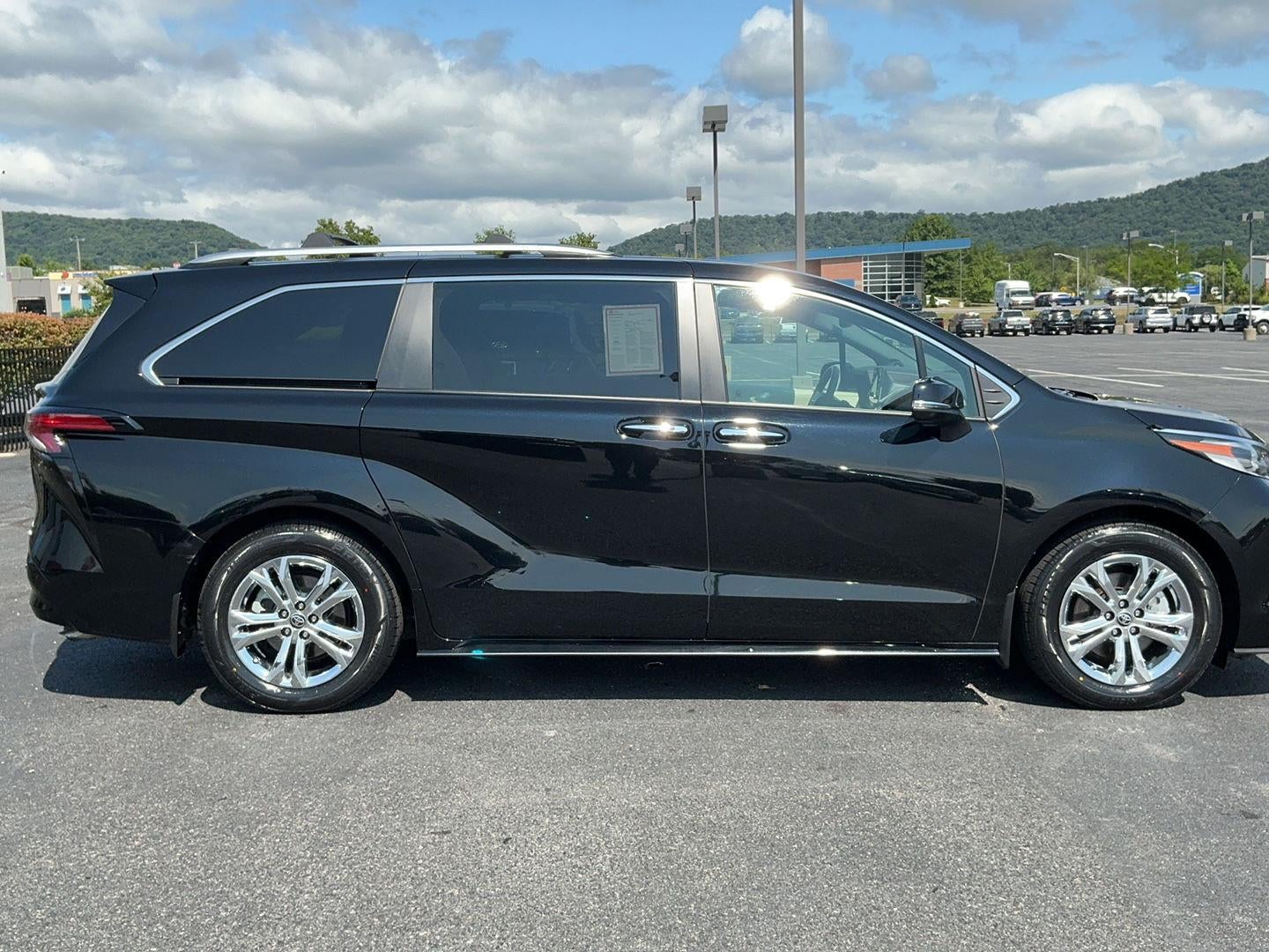 2023 Toyota Sienna Platinum 7-Passenger