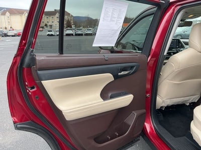 2022 Toyota Highlander XLE