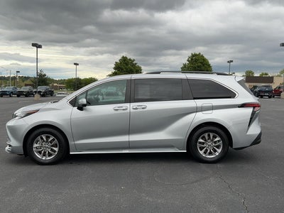 2022 Toyota Sienna XLE