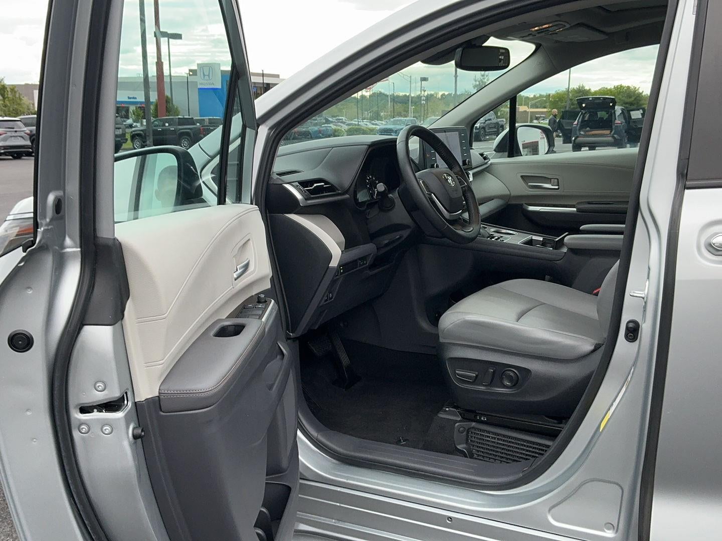 2022 Toyota Sienna XLE