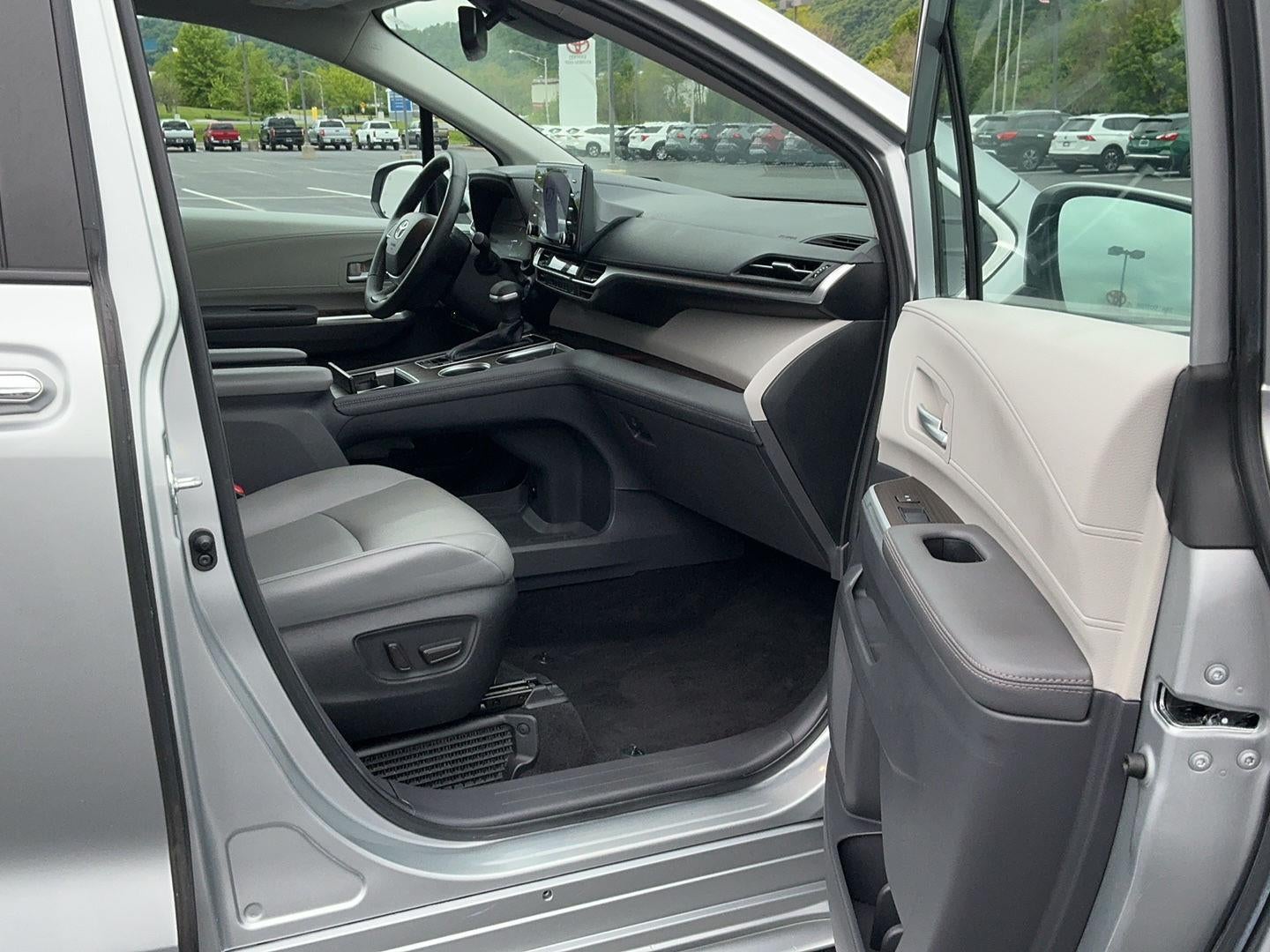 2022 Toyota Sienna XLE