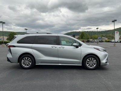 2022 Toyota Sienna XLE