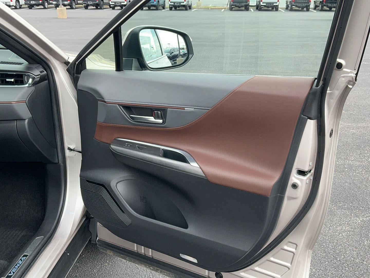 2023 Toyota Venza XLE