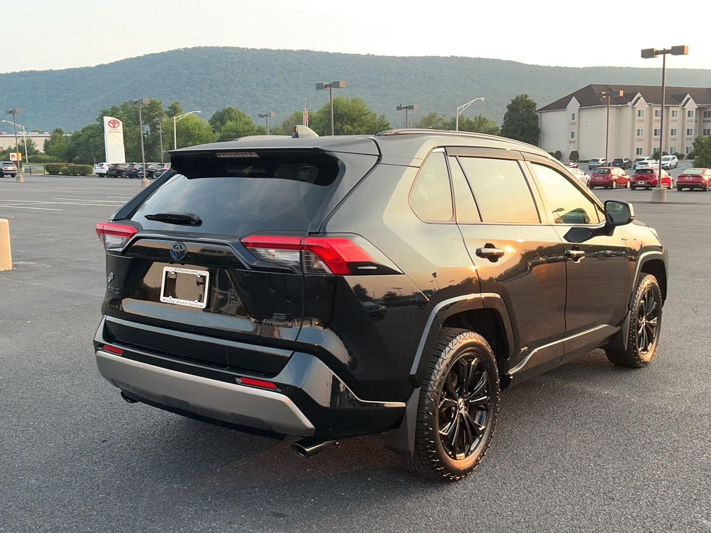 2022 Toyota RAV4 Hybrid SE
