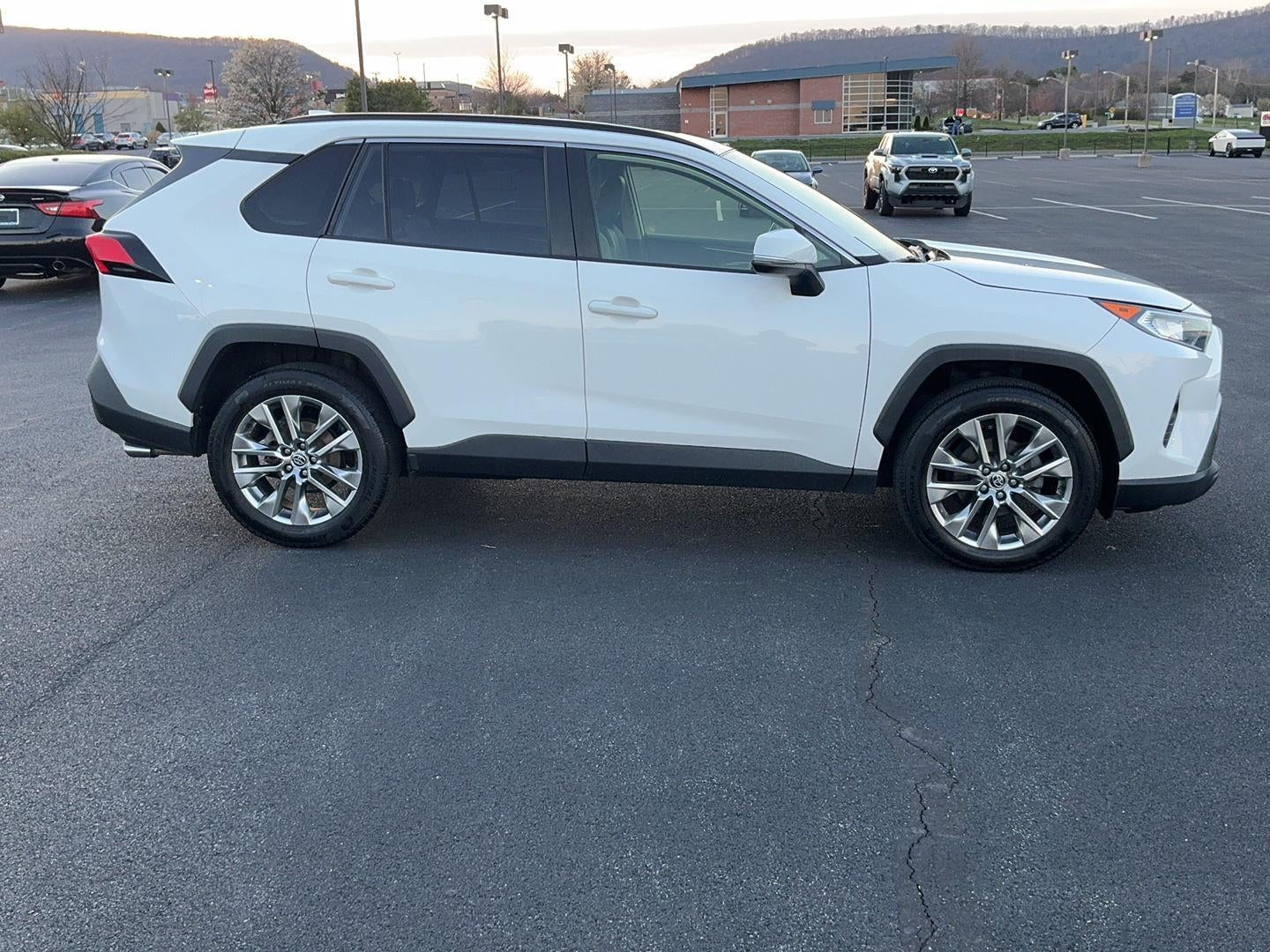 2020 Toyota RAV4 XLE Premium