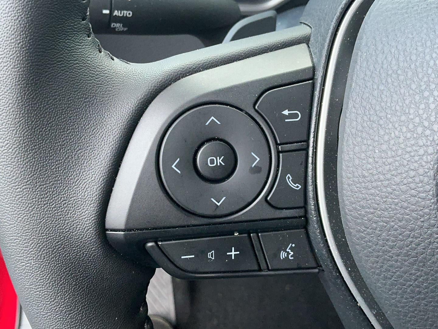 2025 Toyota Corolla Hatchback SE