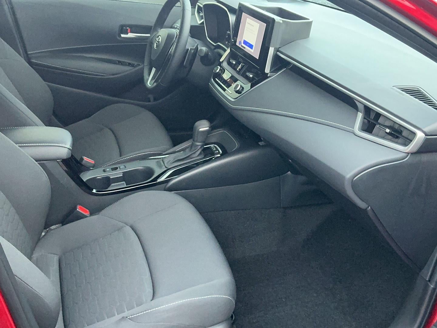 2025 Toyota Corolla Hatchback SE