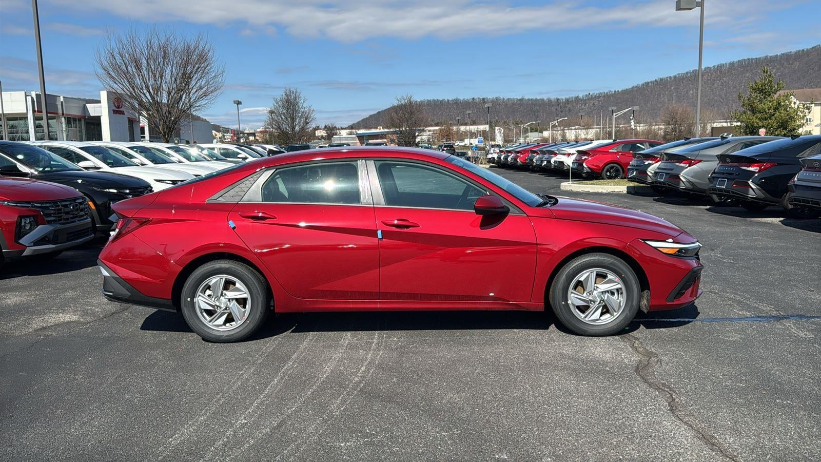 2026 Hyundai ELANTRA SE