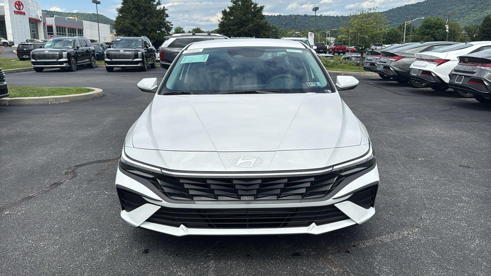2026 Hyundai ELANTRA SE