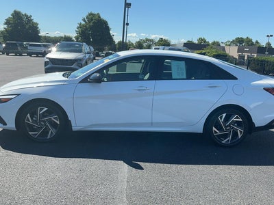2025 Hyundai ELANTRA Base