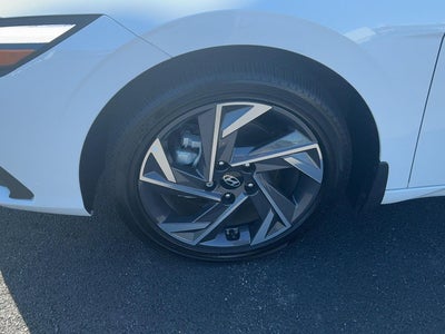 2025 Hyundai ELANTRA Base