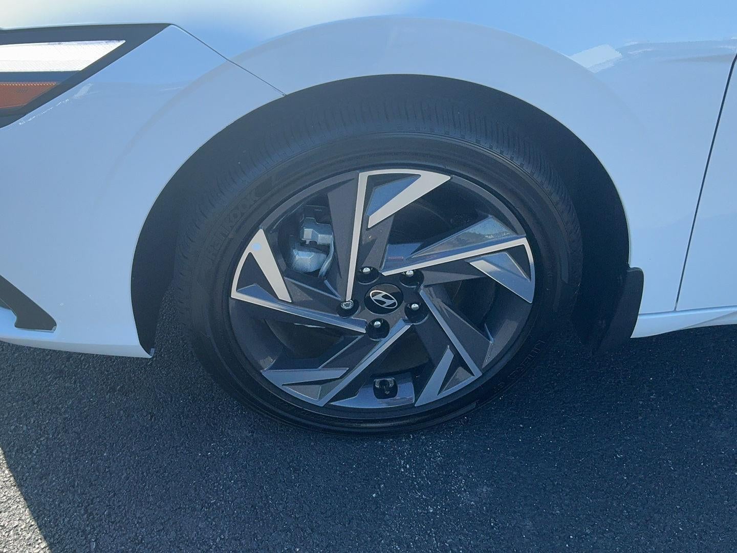 2025 Hyundai ELANTRA Base