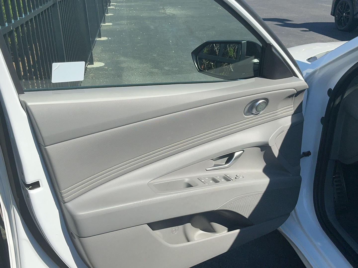 2025 Hyundai ELANTRA Base