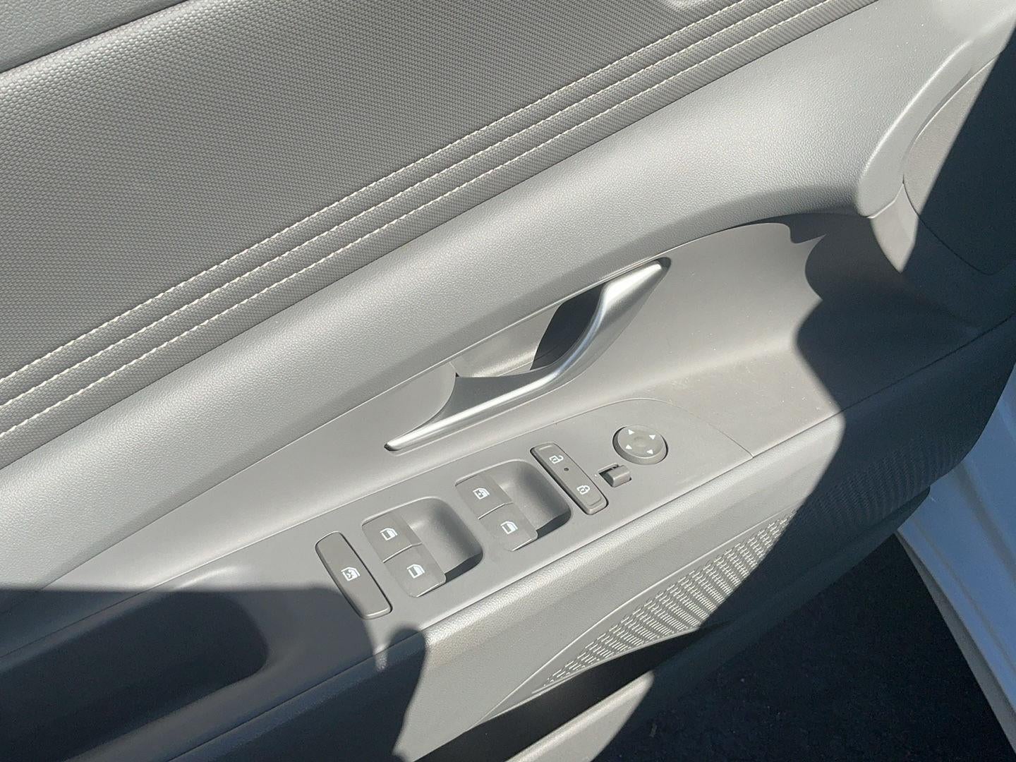 2025 Hyundai ELANTRA Base