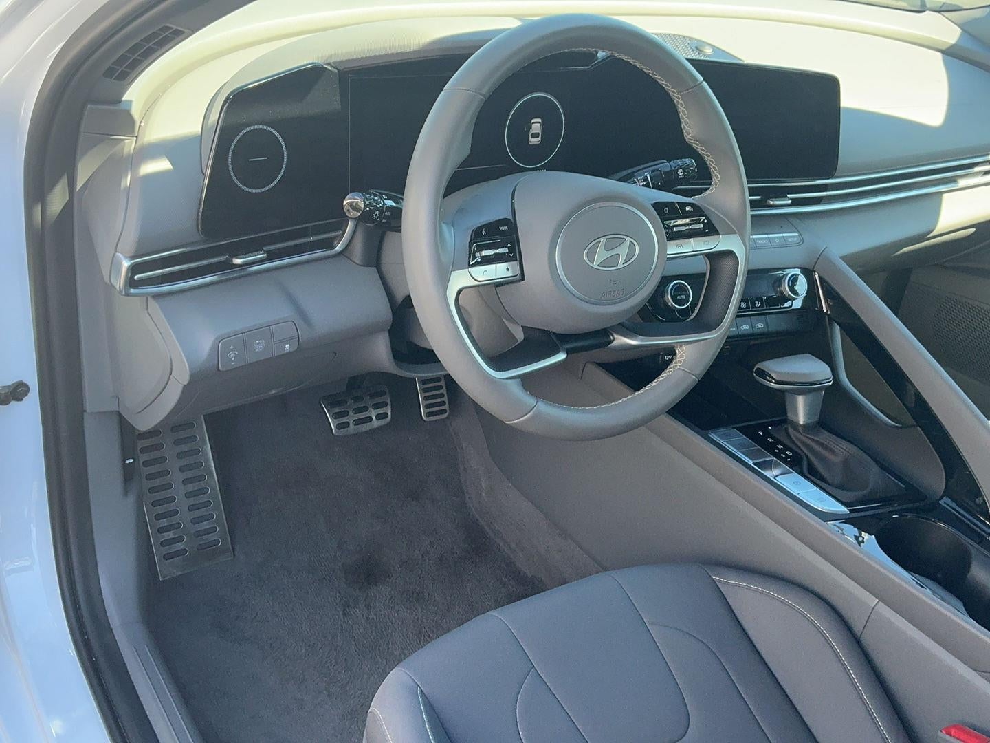 2025 Hyundai ELANTRA Base