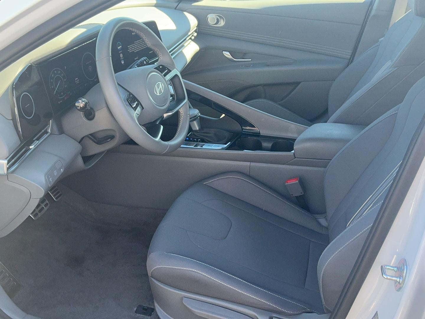 2025 Hyundai ELANTRA Base