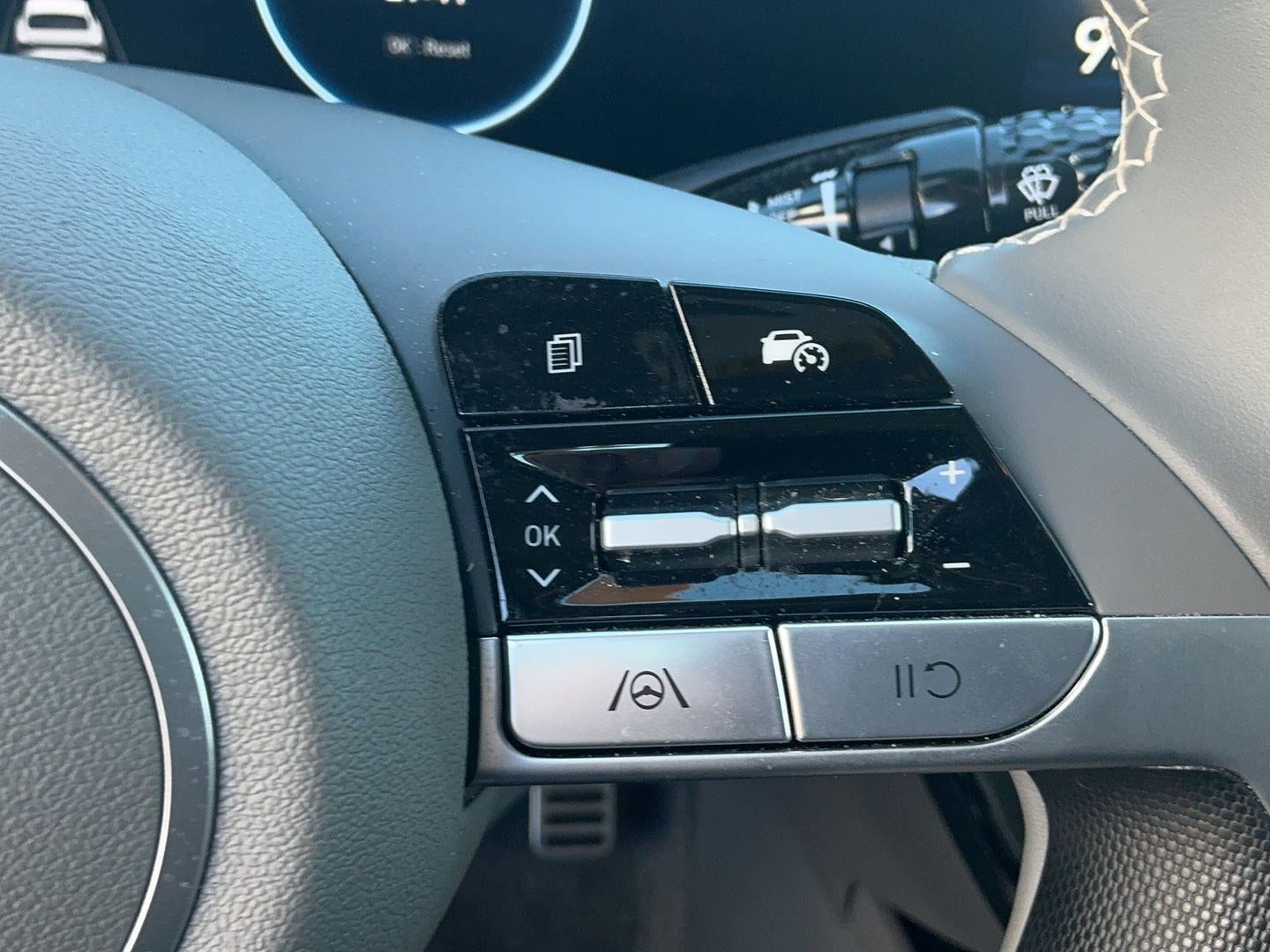 2025 Hyundai ELANTRA Base