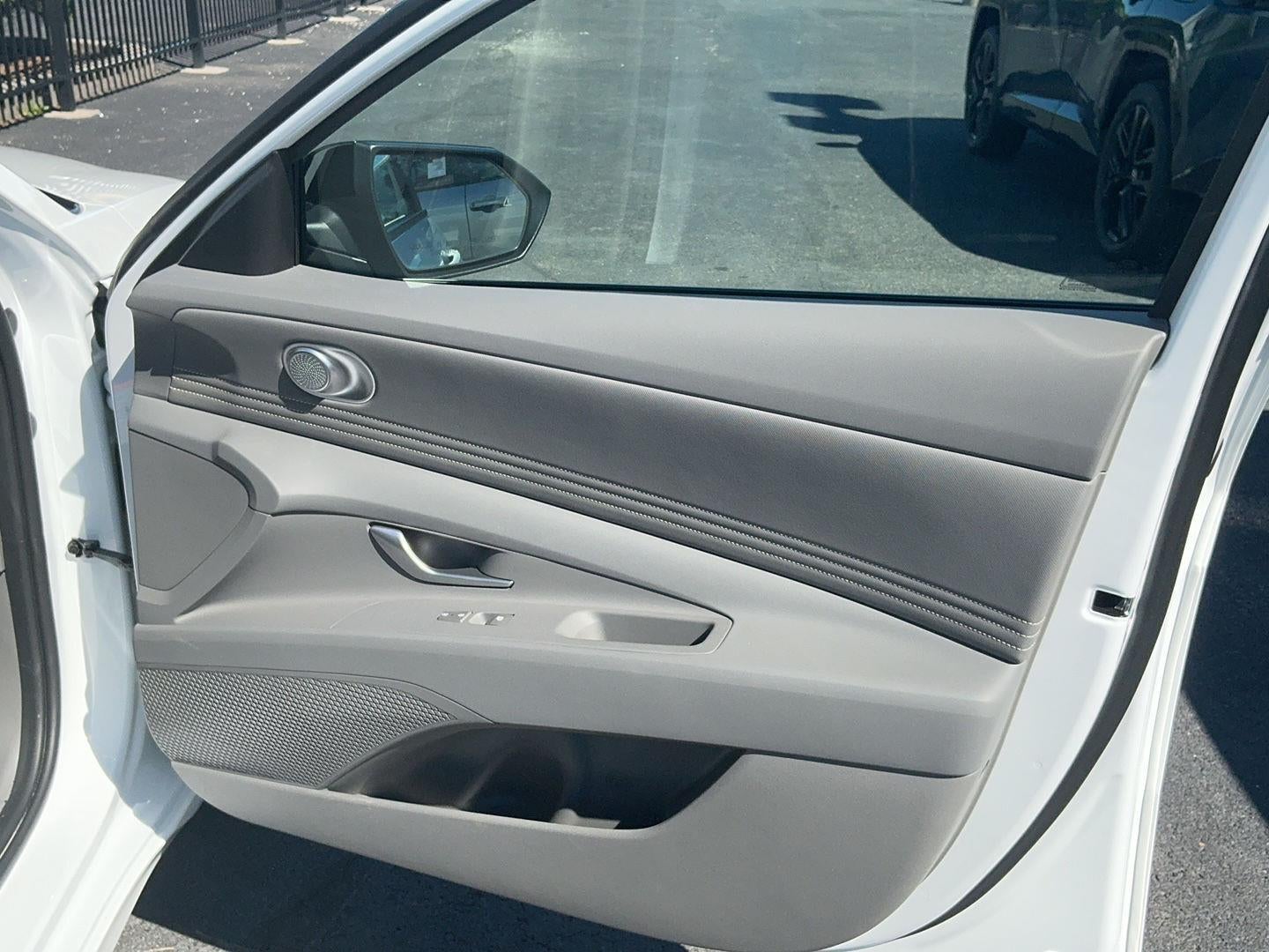 2025 Hyundai ELANTRA Base