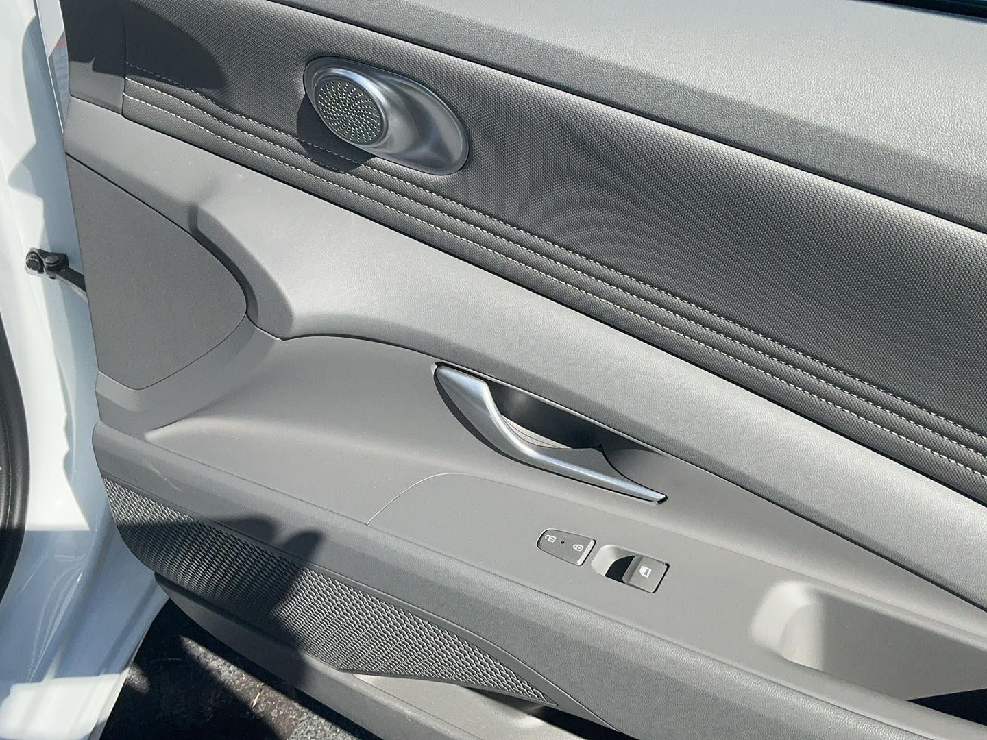 2025 Hyundai ELANTRA Base