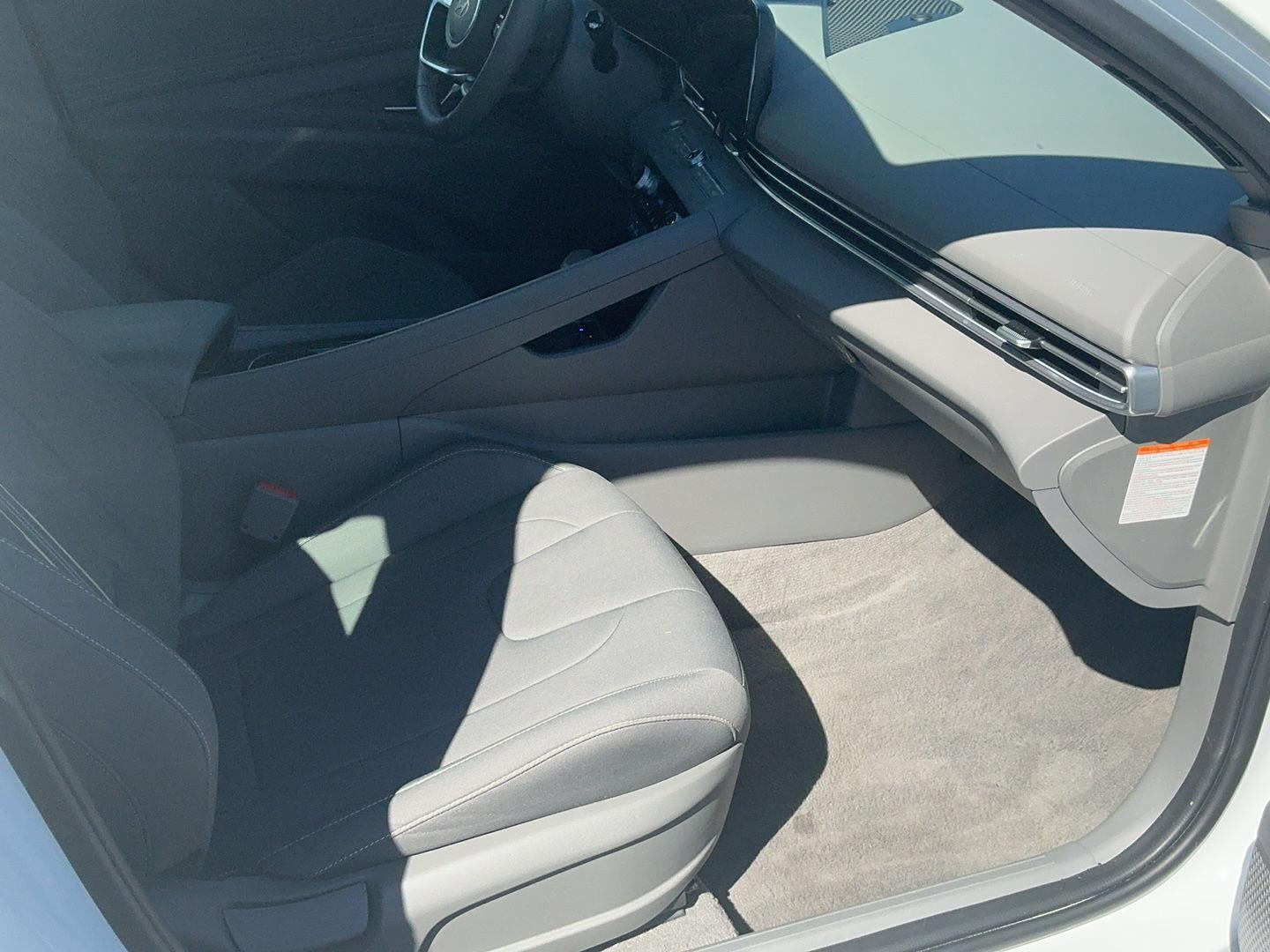 2025 Hyundai ELANTRA Base
