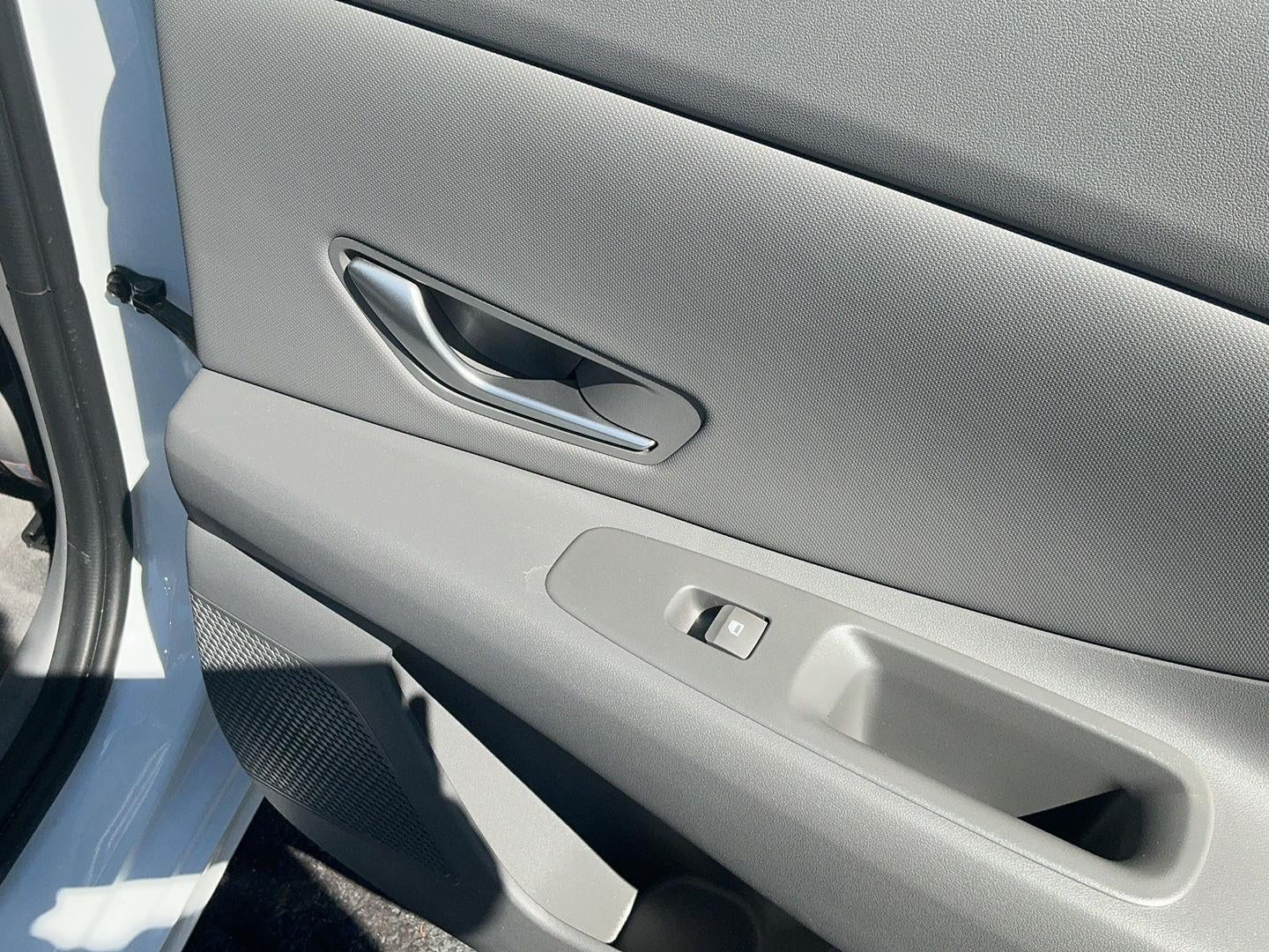 2025 Hyundai ELANTRA Base