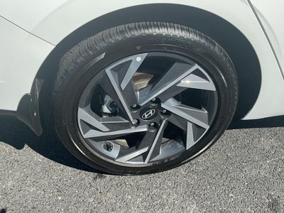 2025 Hyundai ELANTRA Base