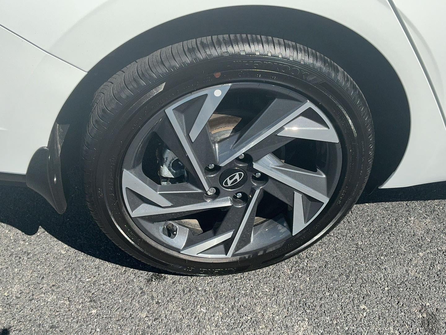 2025 Hyundai ELANTRA Base
