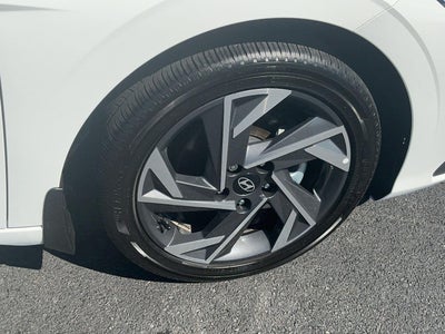 2025 Hyundai ELANTRA Base