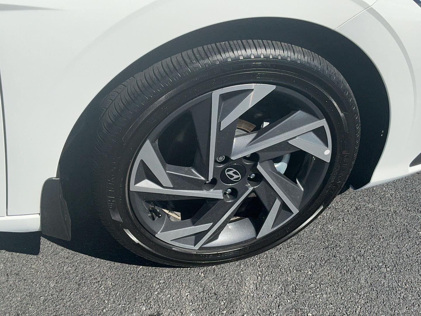 2025 Hyundai ELANTRA Base