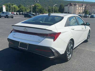 2025 Hyundai ELANTRA Base