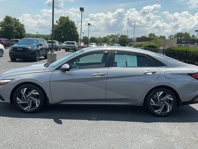 2025 Hyundai ELANTRA Limited