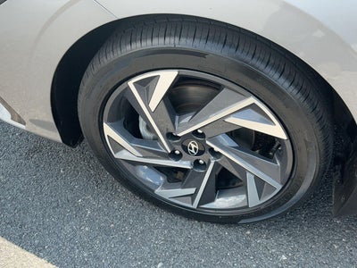 2025 Hyundai ELANTRA Limited