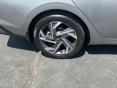 2025 Hyundai ELANTRA Limited